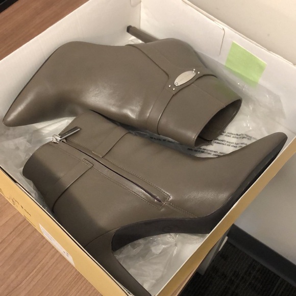 Michael Kors boots - Picture 7 of 8